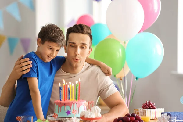 Father Son Birthday Cake Party — Stock Photo, Image