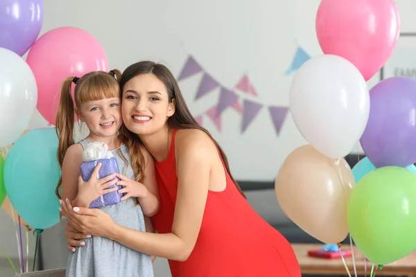 Cute Little Girl Holding Birthday Gift Mother Home — Stock Photo, Image