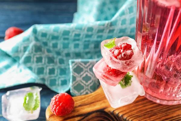 Verre Mojito Framboise Frais Glaçons Bord Gros Plan — Photo