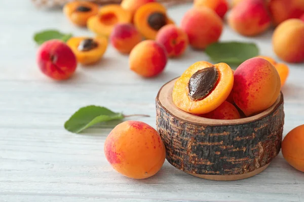 Creative Wooden Bowl Ripe Sweet Apricots Table — Stock Photo, Image