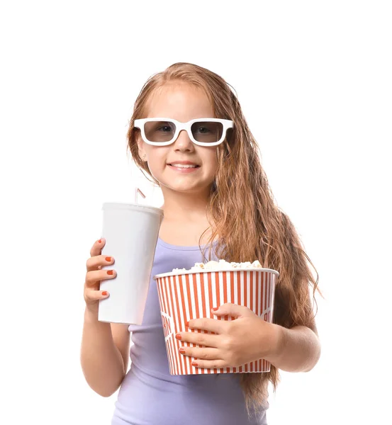可爱的小女孩与杯子爆米花和饮料穿着3D 电影院眼镜白色背景 — 图库照片