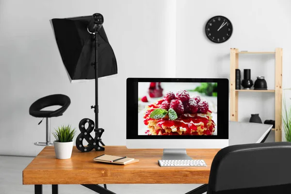 Computer Workplace Photographer Modern Studio — Stock Photo, Image