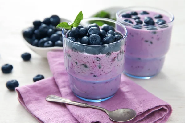 Szklanki Smoothie Blueberry Smaczne Stole — Zdjęcie stockowe