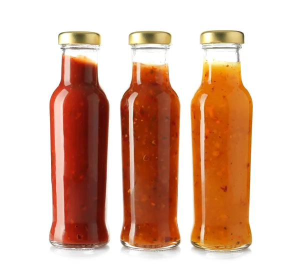 Bouteilles Avec Savoureuses Sauces Sur Fond Blanc — Photo