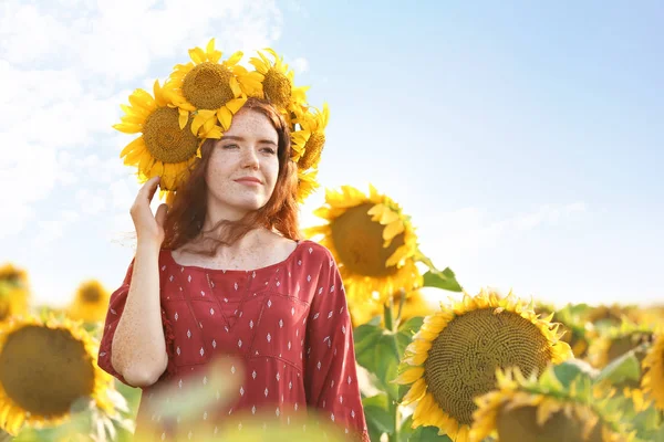 Beautiful Redhead Woman Sunflower Field Sunny Day — Stock Photo, Image