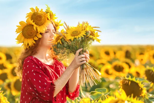 Beautiful Redhead Woman Sunflower Field Sunny Day — Stock Photo, Image