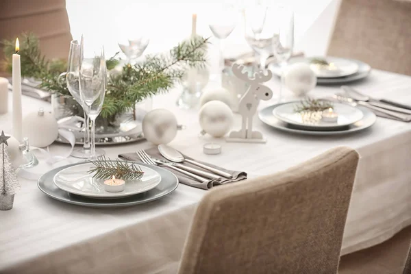 Stůl Sloužící Vánoční Večeři — Stock fotografie