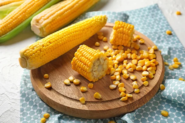 Board Tasty Corn Cobs Table — Stock Photo, Image