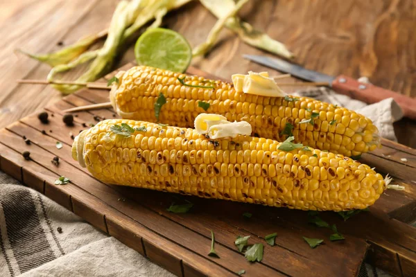 Tasty Grilled Corn Cobs Wooden Board — Stock Photo, Image