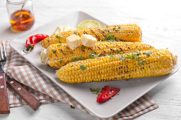 Plate Tasty Grilled Corn Cobs Table — Stock Photo, Image