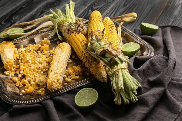Вкусные Кукурузные Початки Металлическом Подносе — стоковое фото