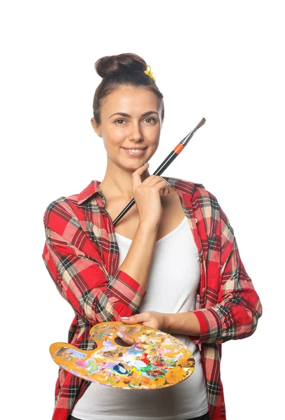 白色背景的画笔和颜料调色板的女性艺术家 — 图库照片