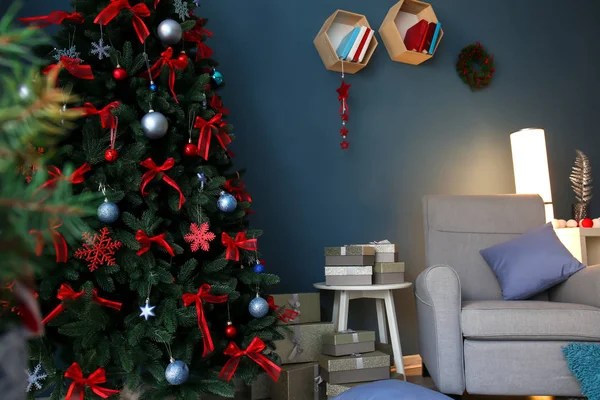 Interno Natale Elegante Camera Con Bell Abete Regali — Foto Stock