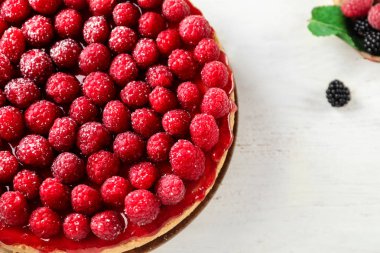 Tablo, closeup lezzetli frambuazlı cheesecake