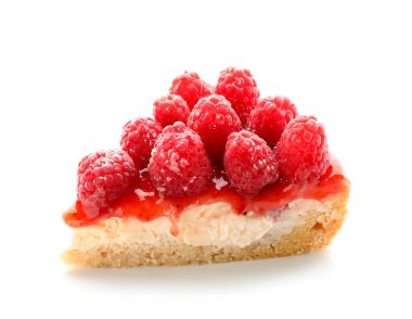 Beyaz zemin üzerine lezzetli frambuazlı cheesecake parçası