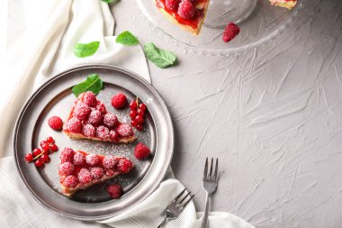 Masada lezzetli frambuazlı cheesecake adet plaka