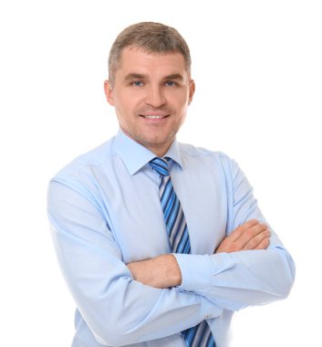 Beyaz arka plan üzerinde yakışıklı emin işadamı