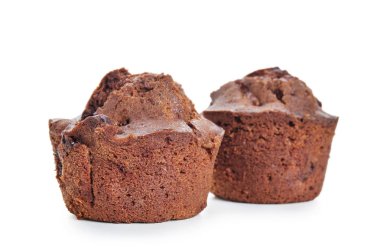 Beyaz arka plan üzerinde tatlı lezzetli muffins