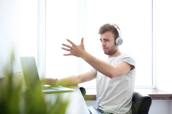 Emotional Young Man Working Laptop Table — Stock Photo, Image