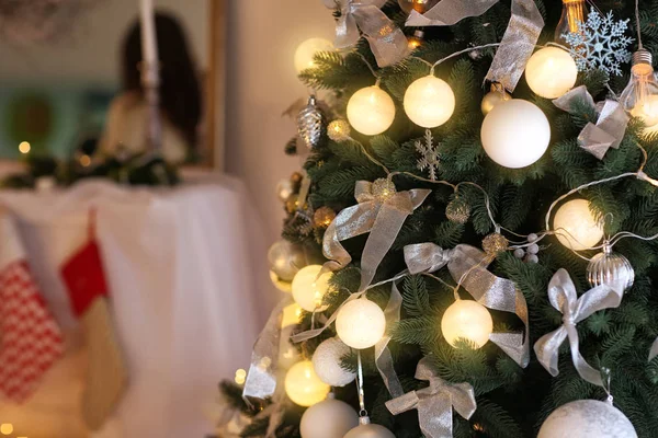 Beautiful Decorated Christmas Tree Room Closeup — Stock Photo, Image