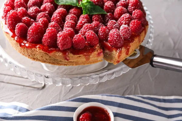 Postre Con Delicioso Pastel Queso Frambuesa Mesa — Foto de Stock