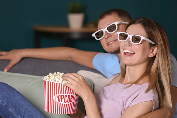 Couple Eating Popcorn While Watching Evening — Stock Photo, Image