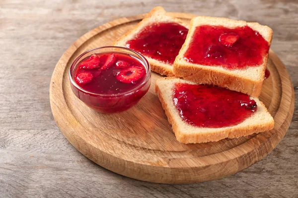 Board Slices Bread Delicious Strawberry Jam Wooden Table — Stock Photo, Image