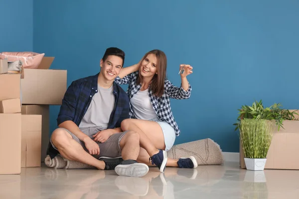 Feliz Jovem Casal Depois Mudar Para Nova Casa — Fotografia de Stock