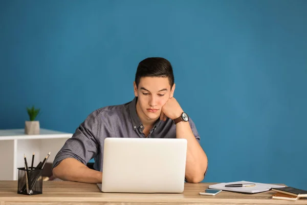 Young Freelancer Working Home — Stock Photo, Image