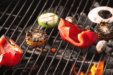 Barbekü ızgara, closeup yemek lezzetli sebze