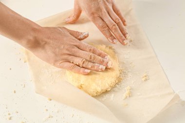 Masa lambası, closeup hamur hazırlama kadın