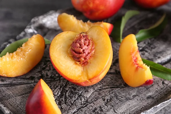 Fresh Cut Peaches Plate Closeup — Stock Photo, Image
