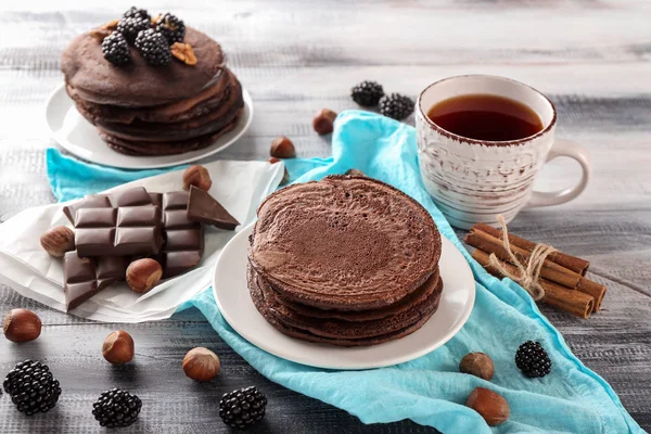 Composição Com Saborosas Panquecas Chocolate Mesa Madeira — Fotografia de Stock