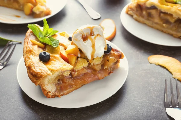 Plate Piece Tasty Homemade Peach Pie Table — Stock Photo, Image