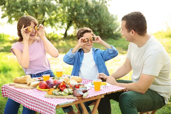 Happy Family Having Picnic Summer Day — Stock Photo, Image