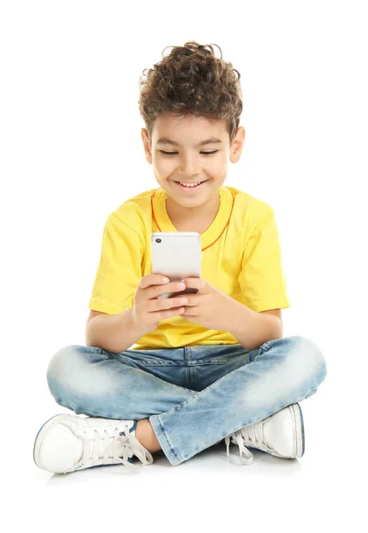 Schattige Kleine Jongen Met Mobiele Telefoon Witte Achtergrond — Stockfoto