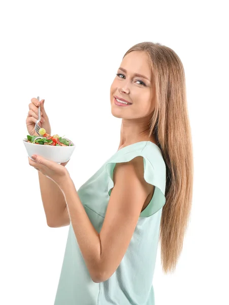 Mulher Bonita Comendo Salada Legumes Frescos Fundo Branco — Fotografia de Stock