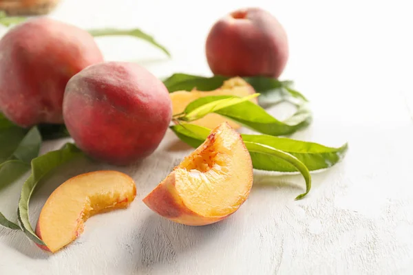Fresh Peaches White Wooden Table — Stock Photo, Image