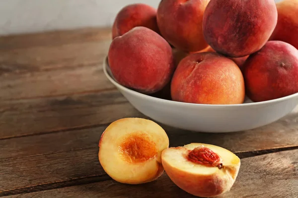 Bowl Fresh Peaches Wooden Table Closeup — Stock Photo, Image