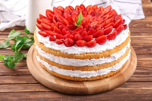 Bord Met Heerlijke Aardbeien Taart Houten Tafel — Stockfoto