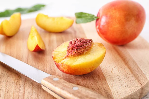 Fresh Cut Peach Knife Wooden Board Closeup — Stock Photo, Image