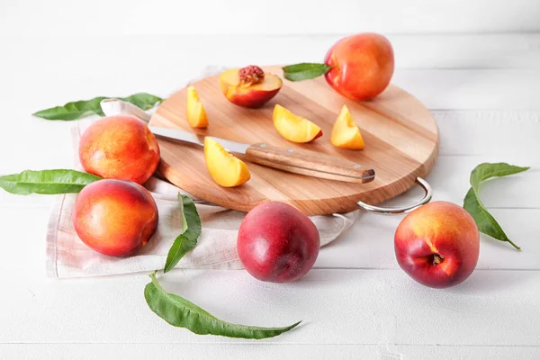 Fresh Sweet Peaches Wooden Board White Table — Stock Photo, Image