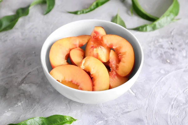 Bowl Fresh Sliced Peach Textured Table — Stock Photo, Image