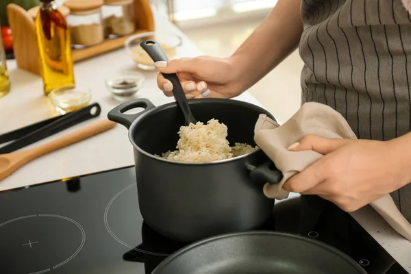 Woman Cooking Rice Stove Kitchen Closeup — Stock Photo, Image