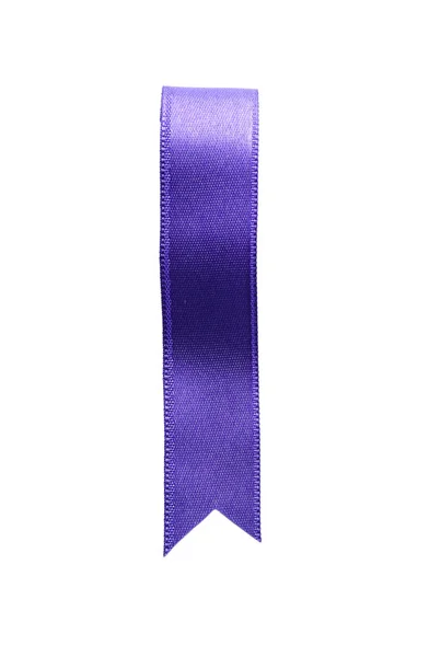 白い背景の上の紫色のサテン リボン — ストック写真
