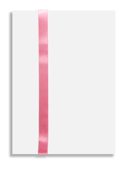 Prázdný Papír Karta Růžovou Saténovou Stuhou Bílém Pozadí — Stock fotografie