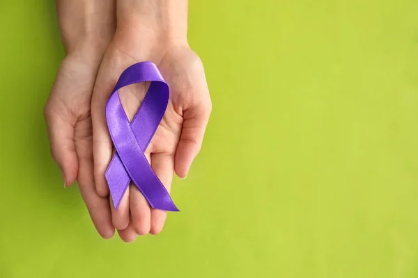 Woman Holding Purple Ribbon Color Background Pancreatic Cancer Awareness Concept — Stock Photo, Image