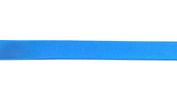 白い背景の青いサテン リボン — ストック写真