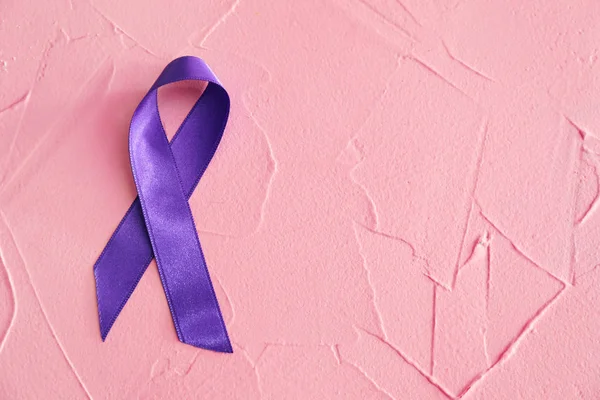 Mor Şerit Renk Arka Plan Üzerinde Pankreas Kanseri Bilinçlendirme Kavramı — Stok fotoğraf