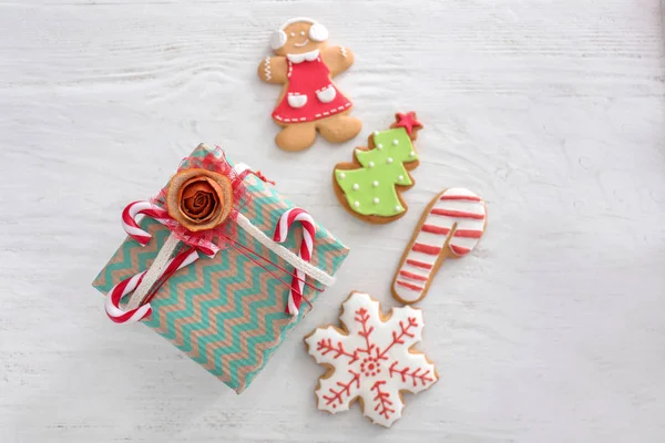 Beautiful Christmas Gift Box Gingerbread Cookies White Wooden Table — Stock Photo, Image